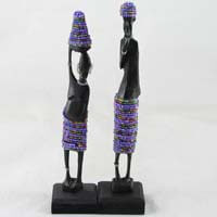 African Hut Wooden Statue Pair Small with Lavender Beading (Approx. 9 Inches) 166g